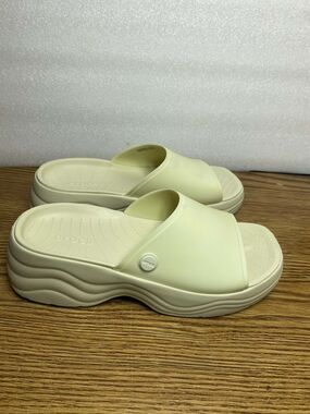 Crocs Women's Skyline Platform Slide Wedge Clogs Size 8M Apple Green Slip On